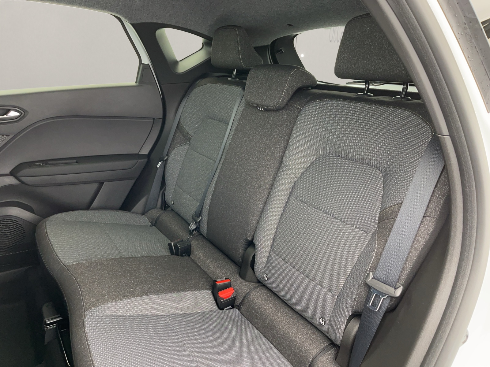 RENAULT Captur 1.8 E-Tech techno-image-16