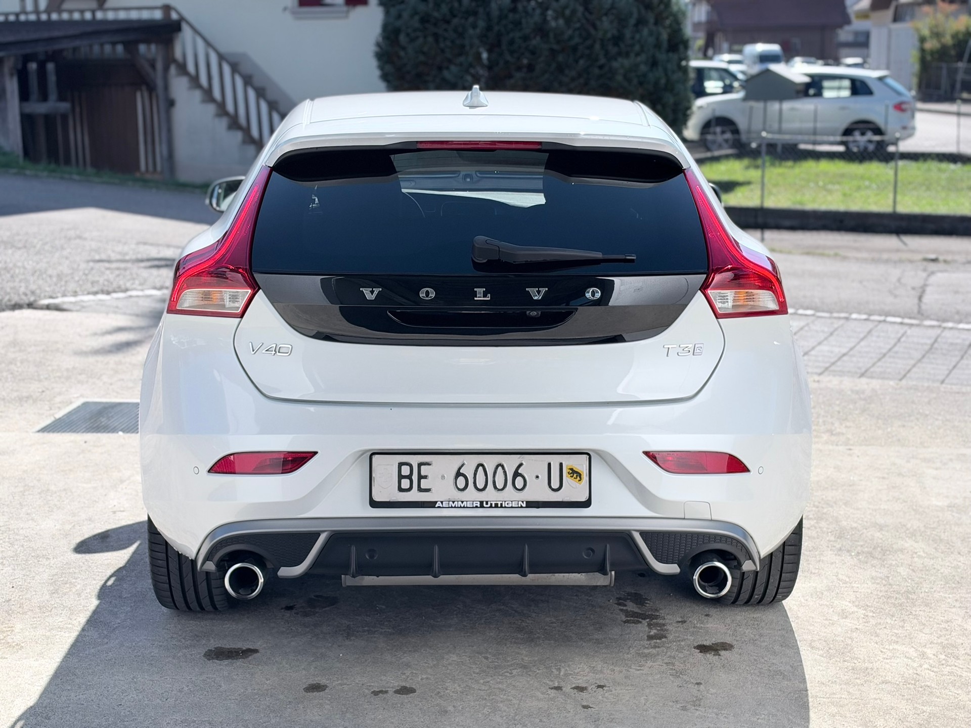 VOLVO V40 T3 Momentum R-Design Geartronic-image-6