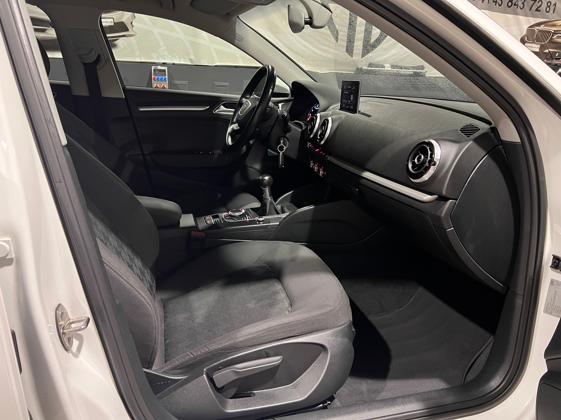 AUDI A3 Sportback 1.4 TFSI Ambition-image-11