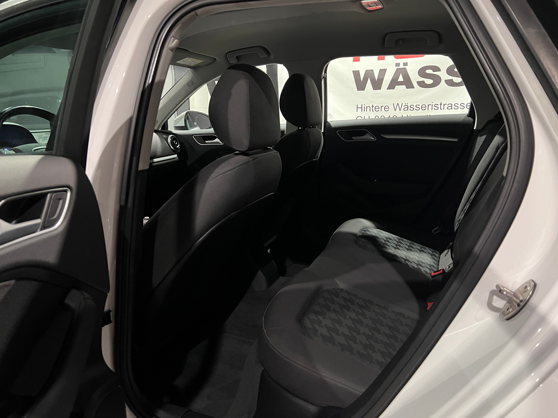 AUDI A3 Sportback 1.4 TFSI Ambition-image-13