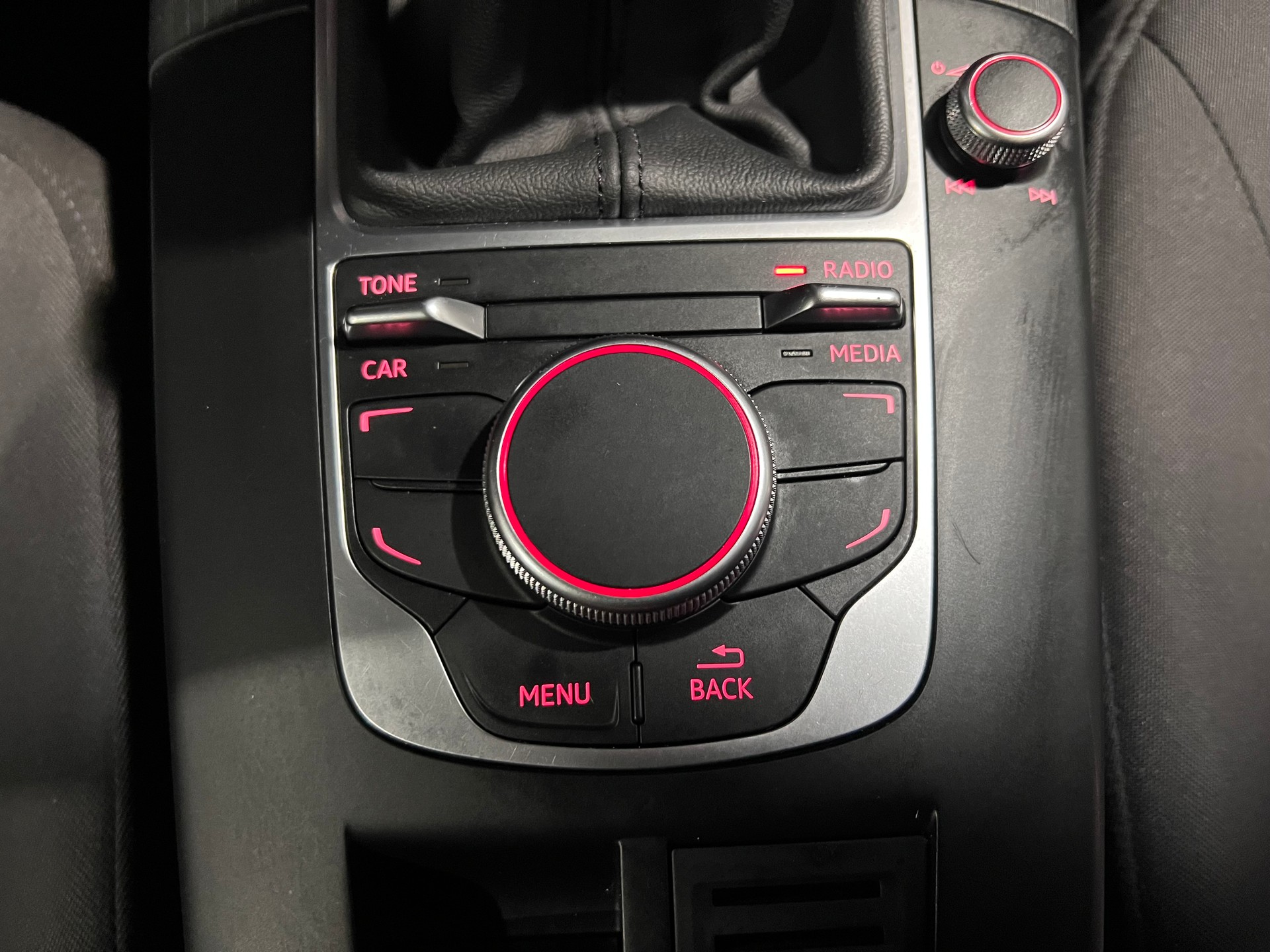 AUDI A3 Sportback 1.4 TFSI Ambition-image-16