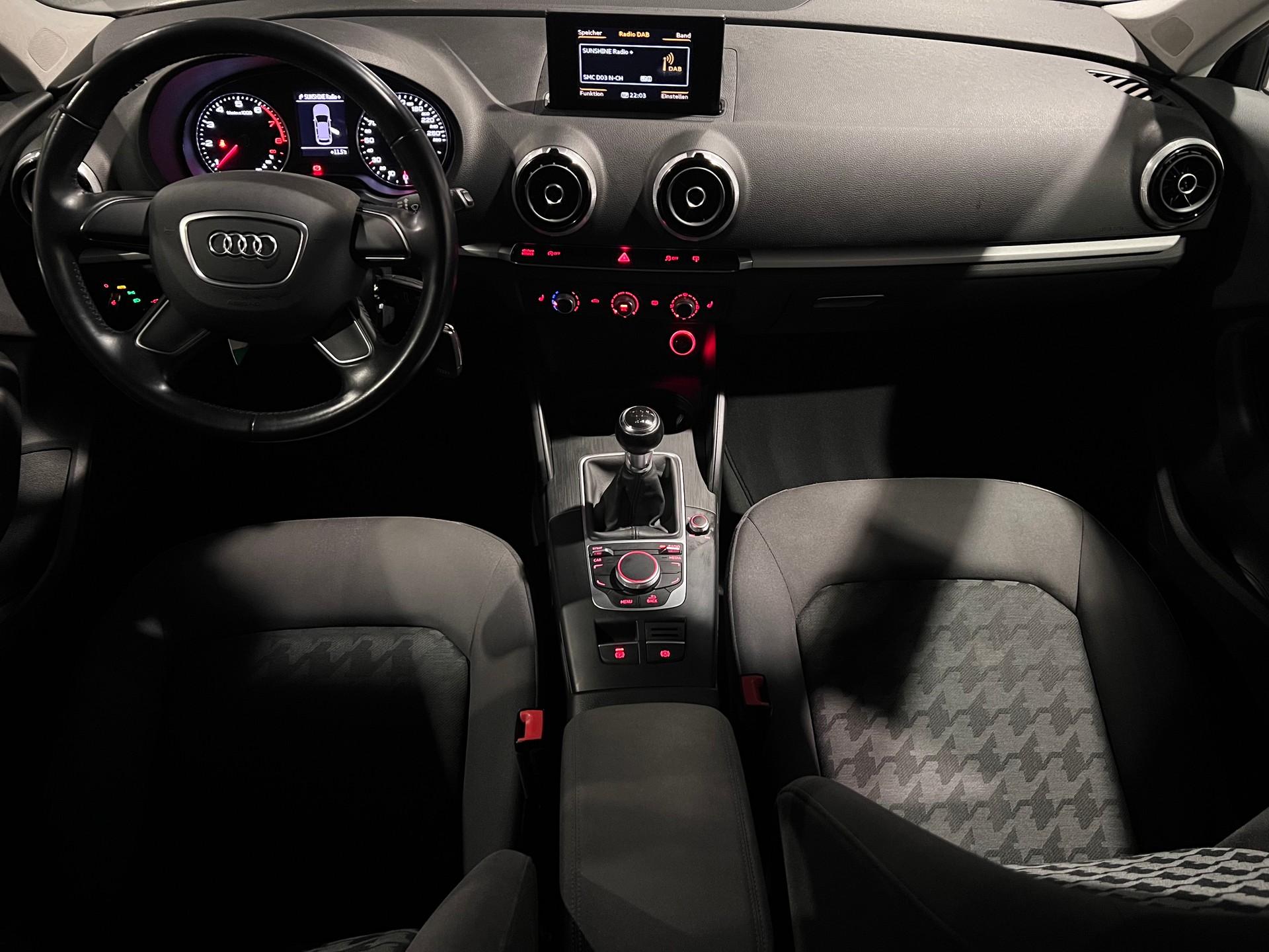 AUDI A3 Sportback 1.4 TFSI Ambition-image-8