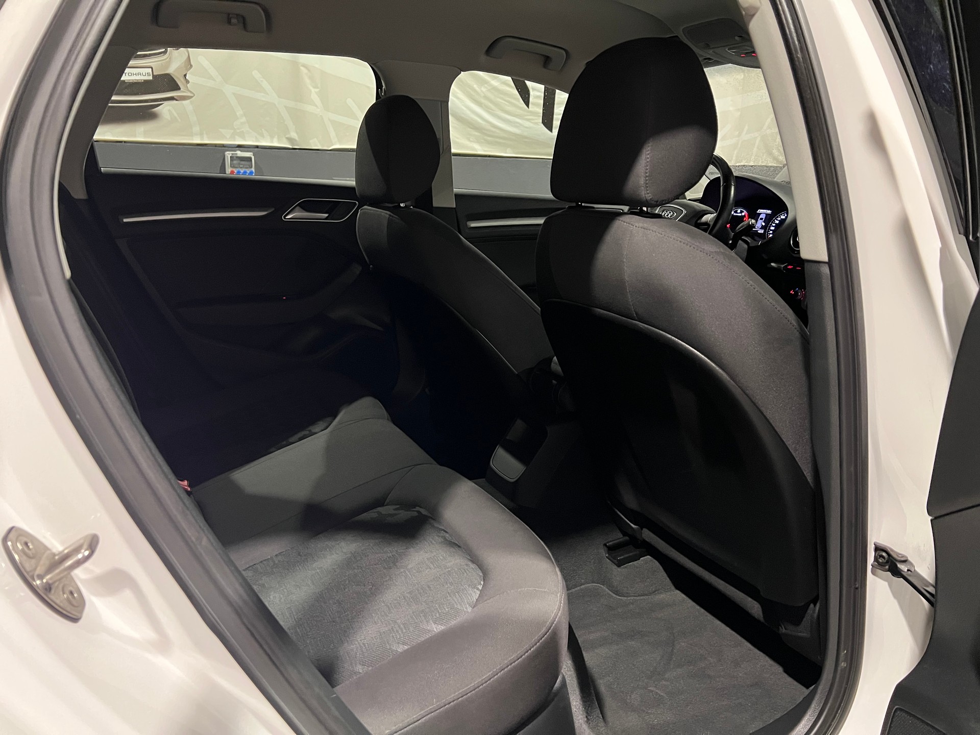 AUDI A3 Sportback 1.4 TFSI Ambition-image-14