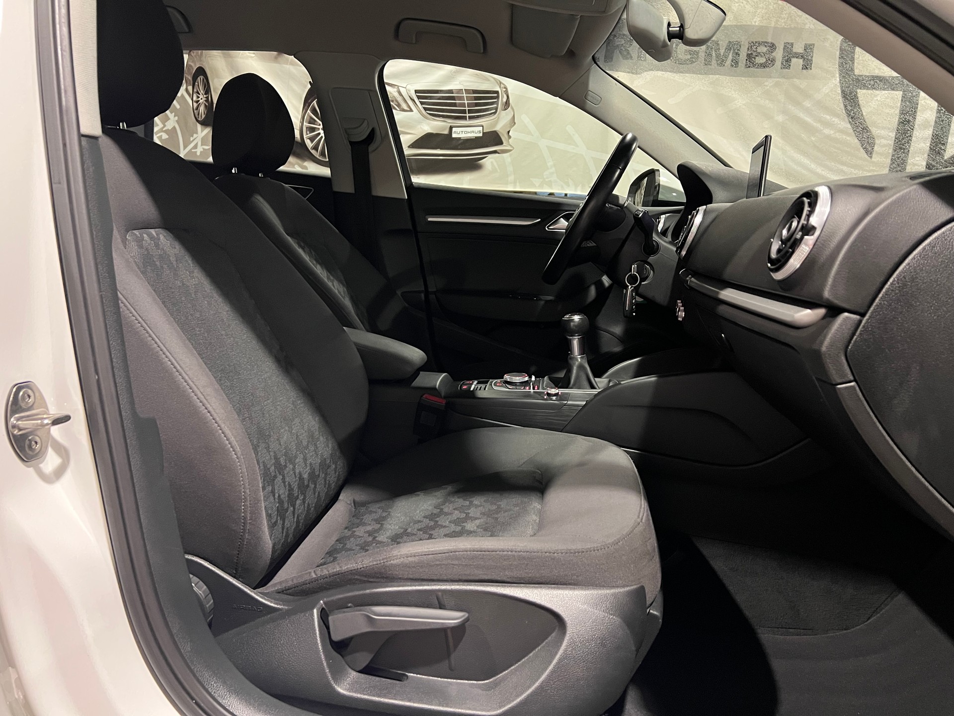 AUDI A3 Sportback 1.4 TFSI Ambition-image-12