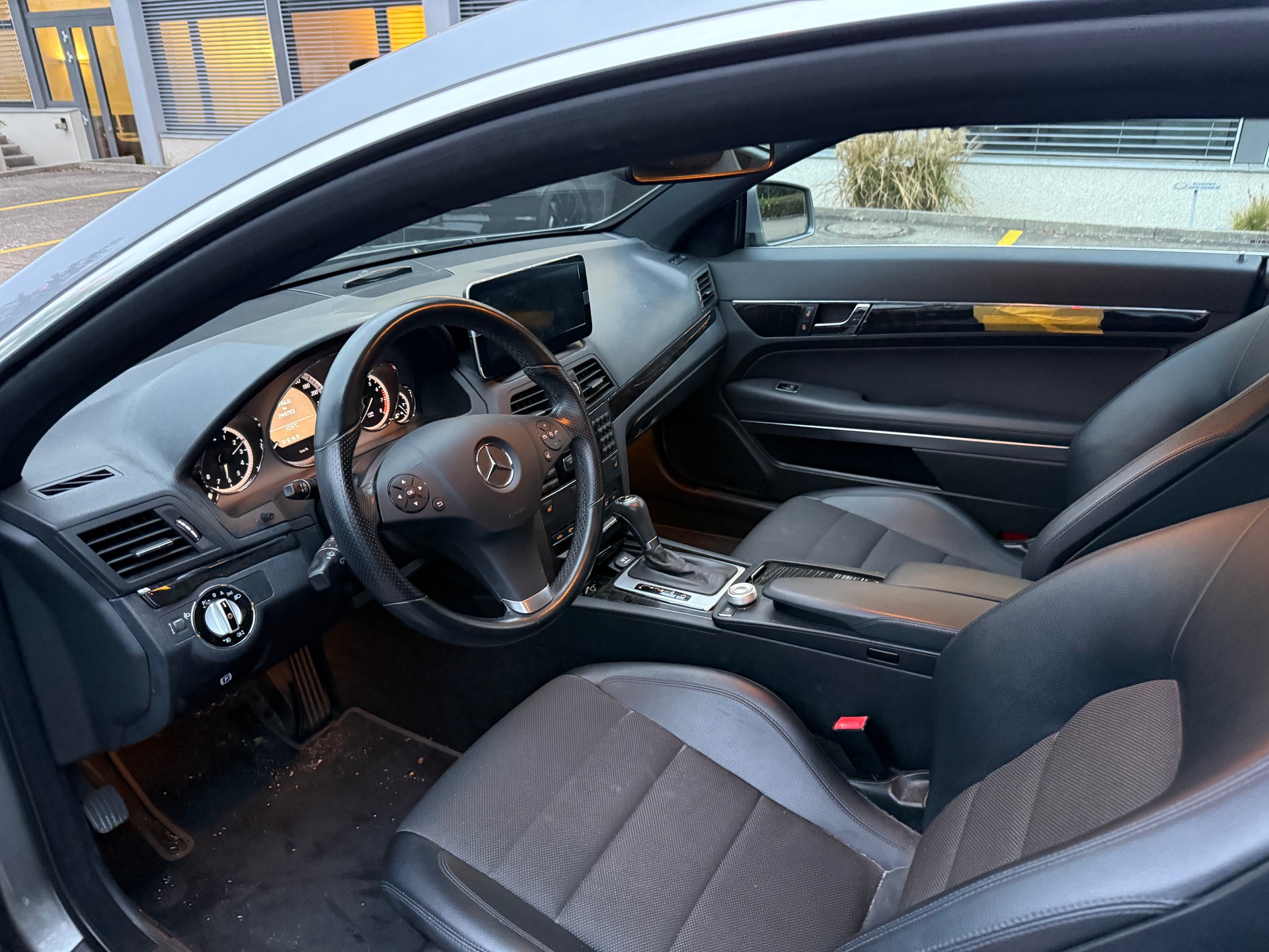 MERCEDES-BENZ E 250 CGI BlueEfficiency Automatic-image-7