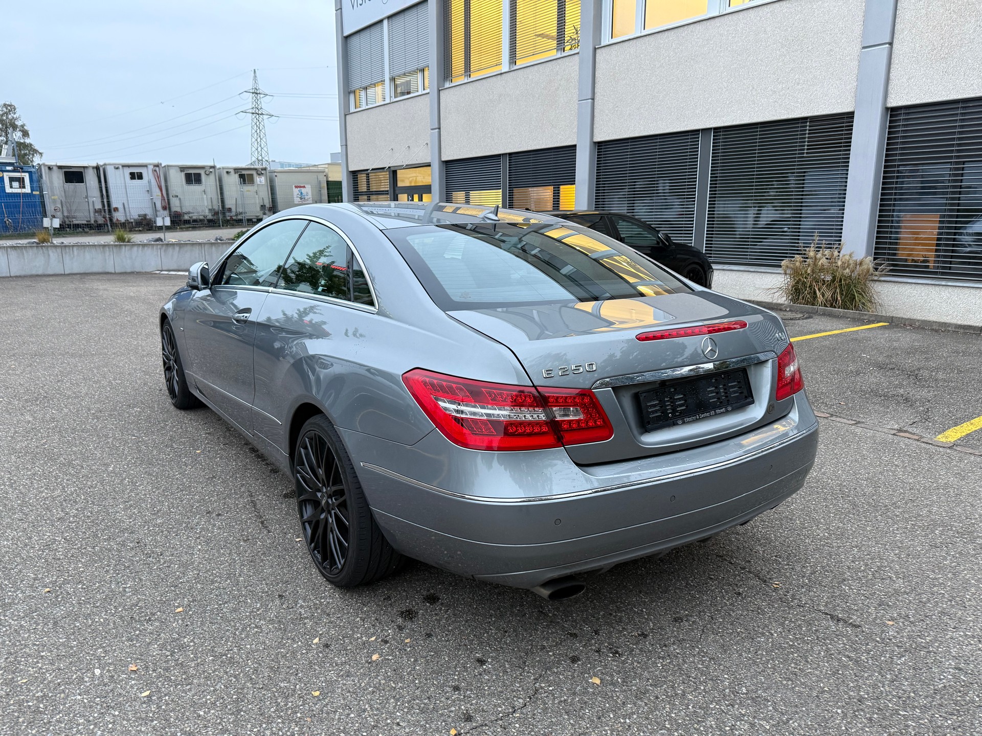 MERCEDES-BENZ E 250 CGI BlueEfficiency Automatic-image-4