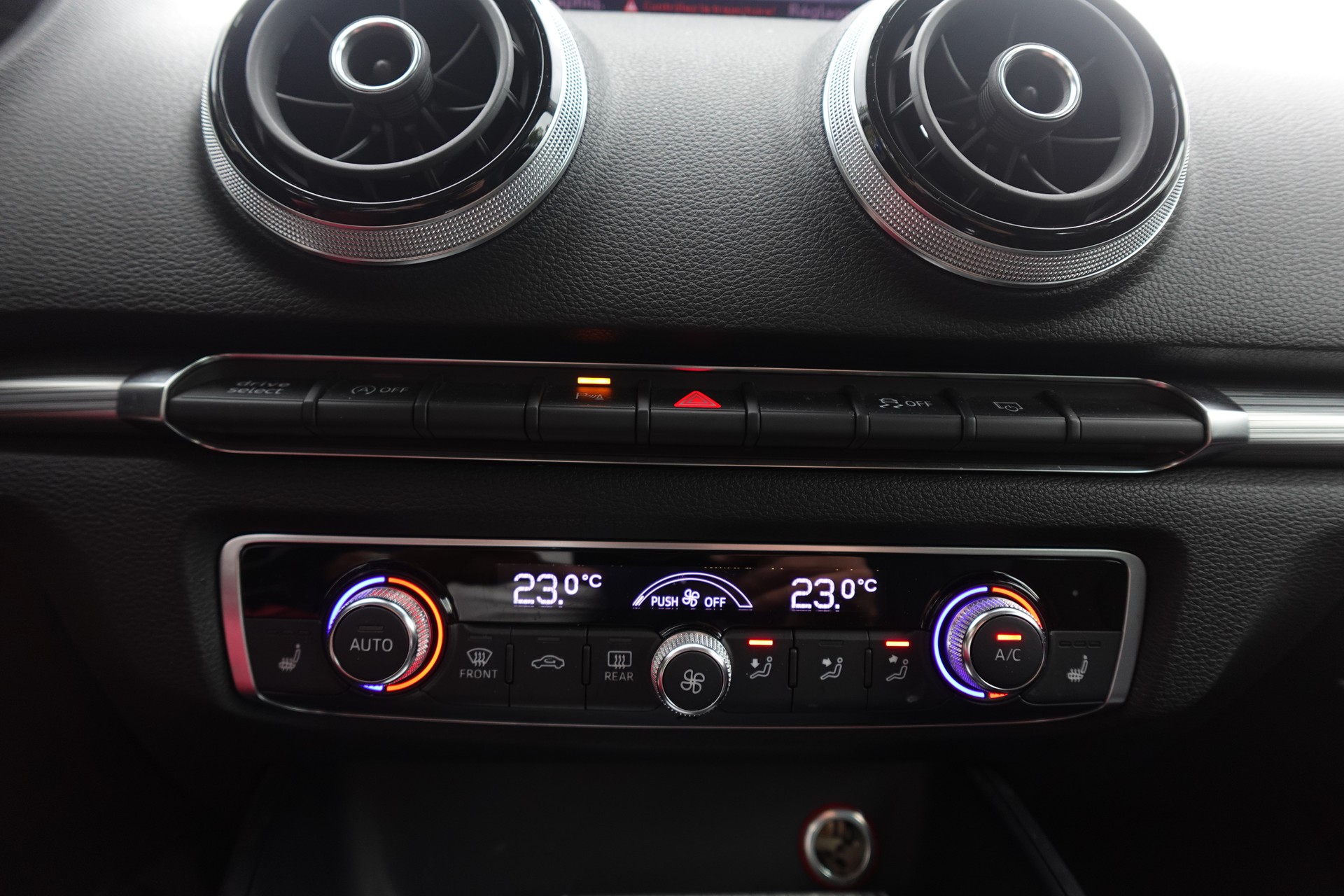 AUDI A3 Sportback 1.8 TFSI Ambition quattro S-tronic-image-12