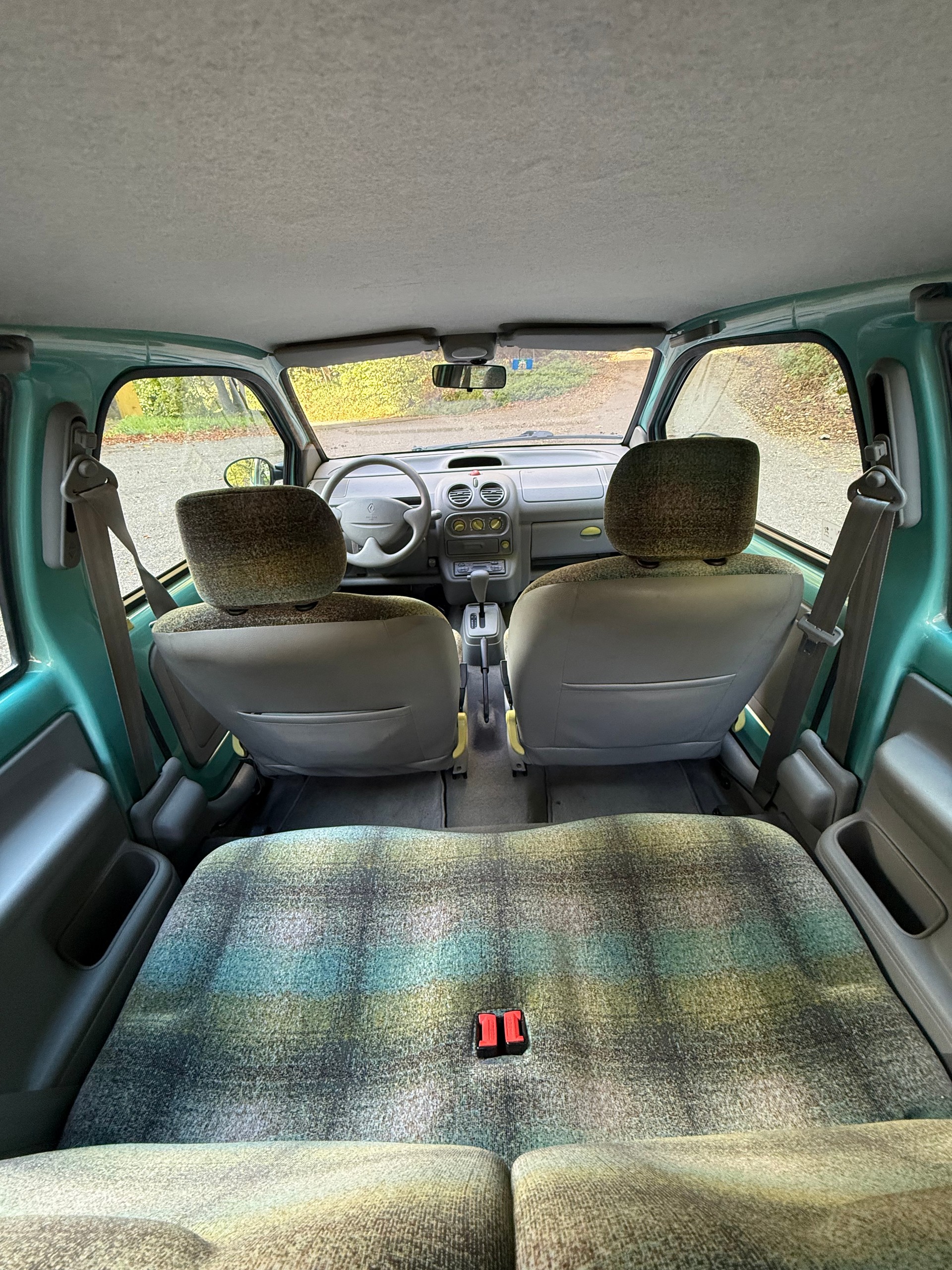 RENAULT Twingo 1.2 Matic Swiss Advantage-image-10