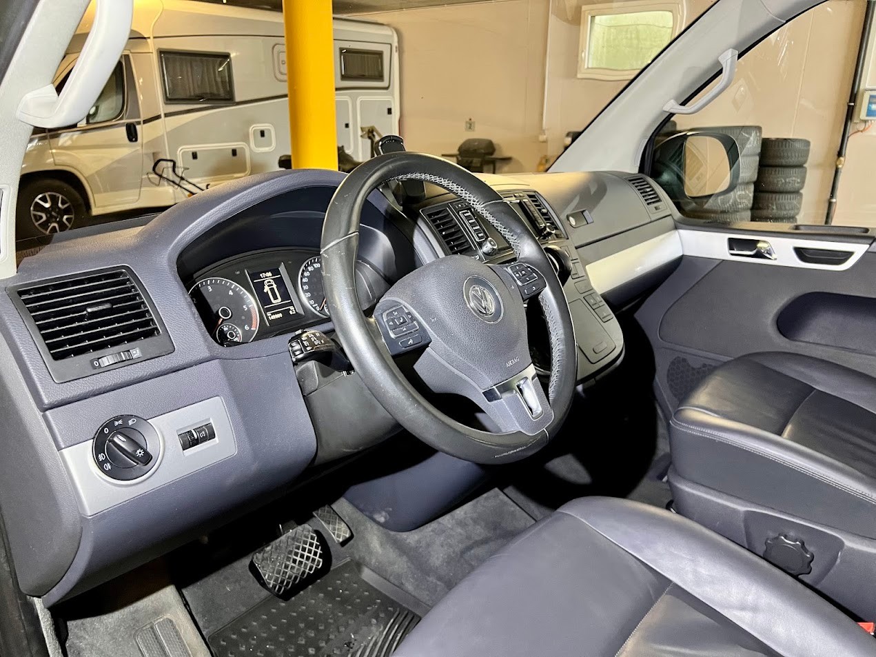 VW T5 Multivan 2.0 Bi-TDI CR Gravus 4Motion DSG-image-11