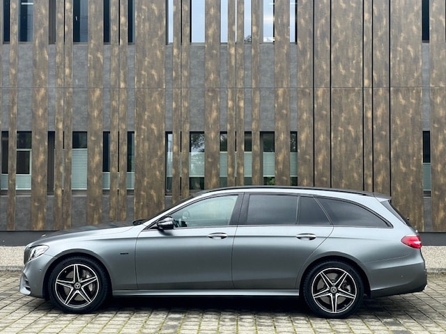 MERCEDES-BENZ E 300 de AMG Line 9G-Tronic-image-6