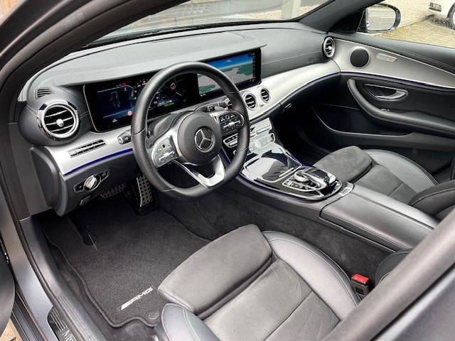 MERCEDES-BENZ E 300 de AMG Line 9G-Tronic-image-13