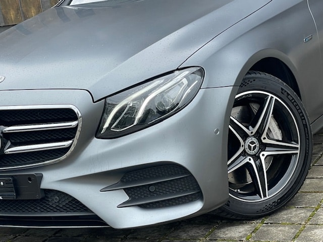 MERCEDES-BENZ E 300 de AMG Line 9G-Tronic-showroom-element-3
