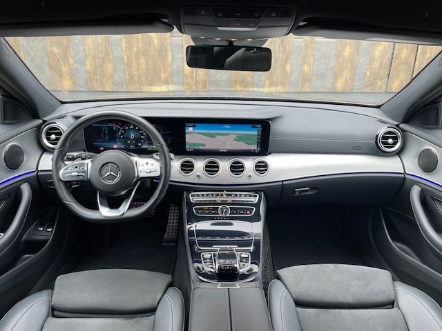 MERCEDES-BENZ E 300 de AMG Line 9G-Tronic-image-16