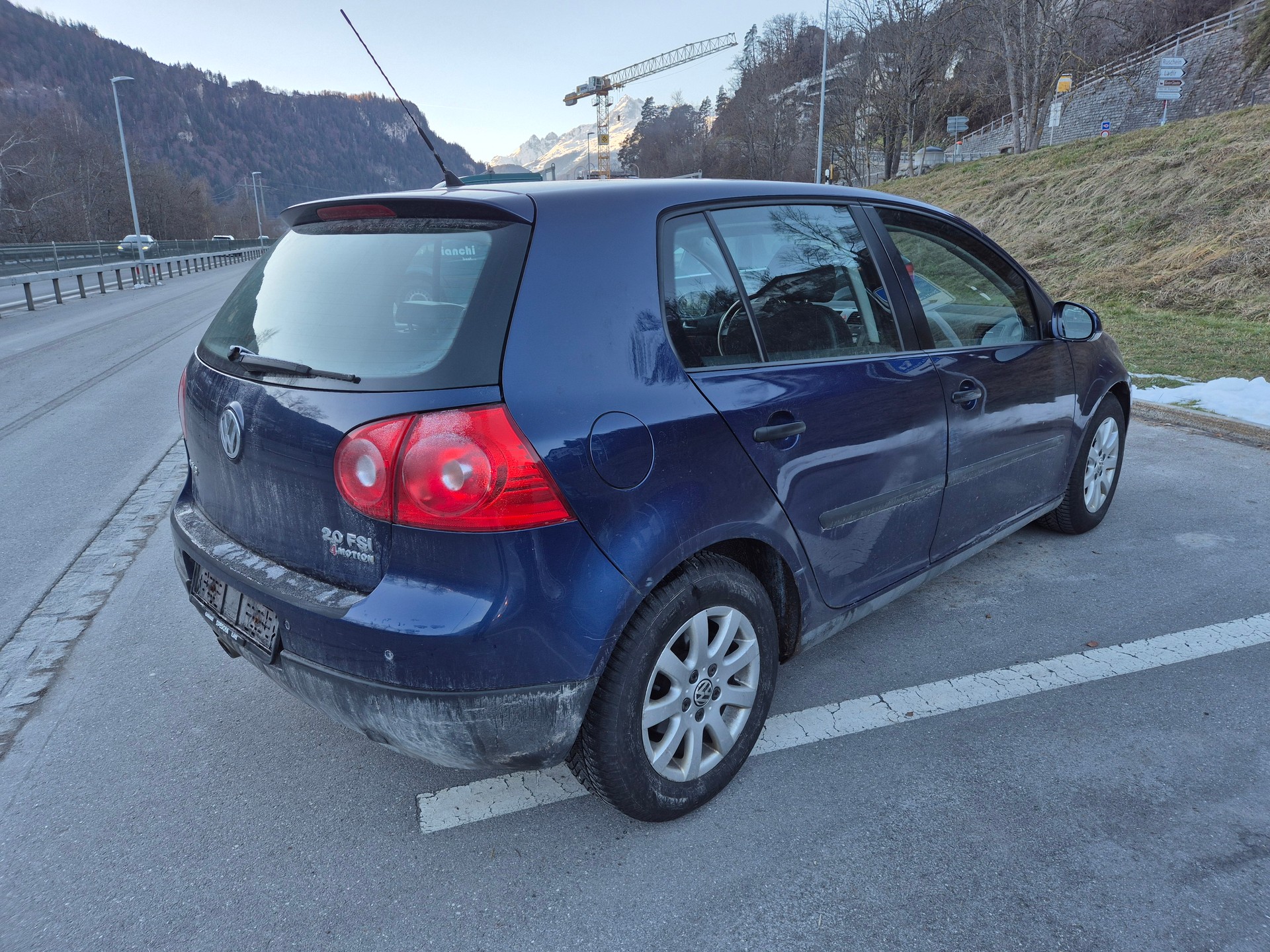 VW Golf 2.0 FSI Comfortline 4Motion-image-5