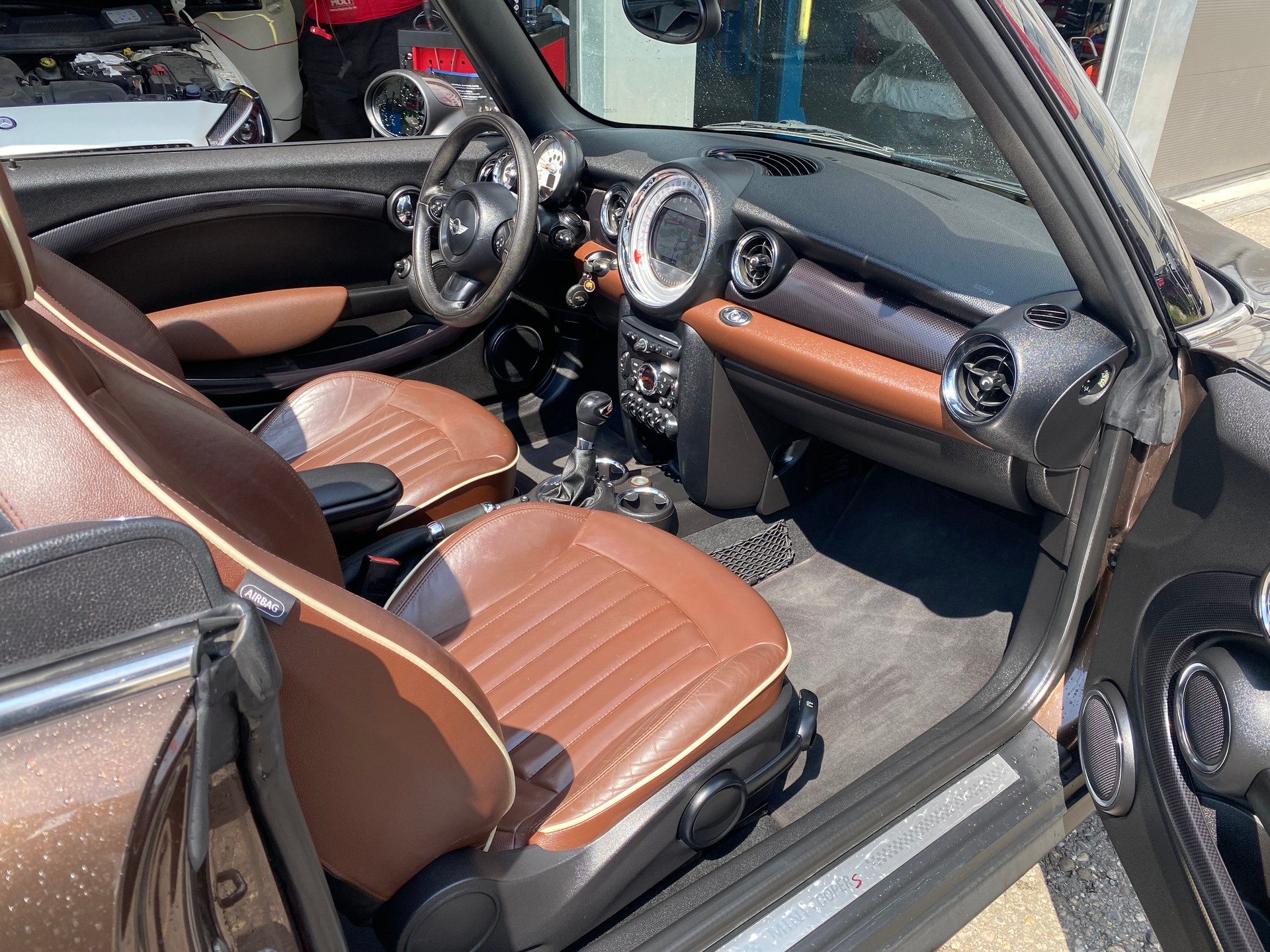 MINI Mini Cabrio Cooper S Steptronic-image-12