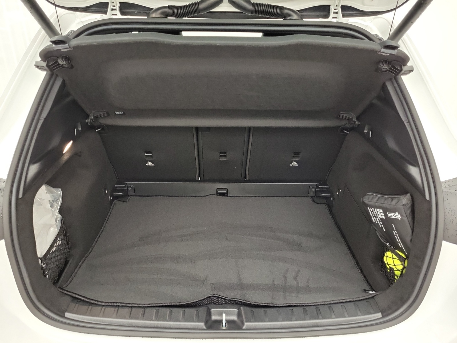 MERCEDES-BENZ GLA 220 d AMG Line 4Matic Swiss Star-image-10