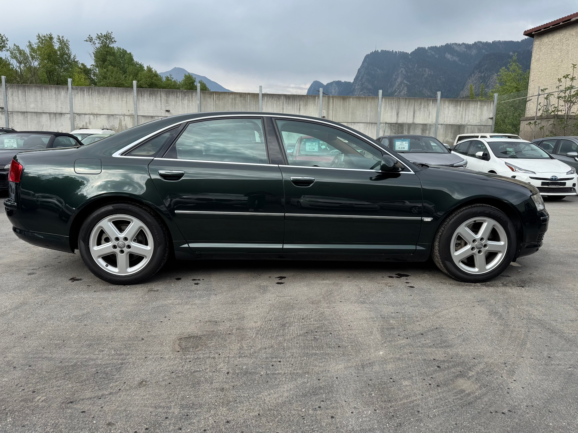 AUDI A8 4.2 quattro tiptronic-image-2