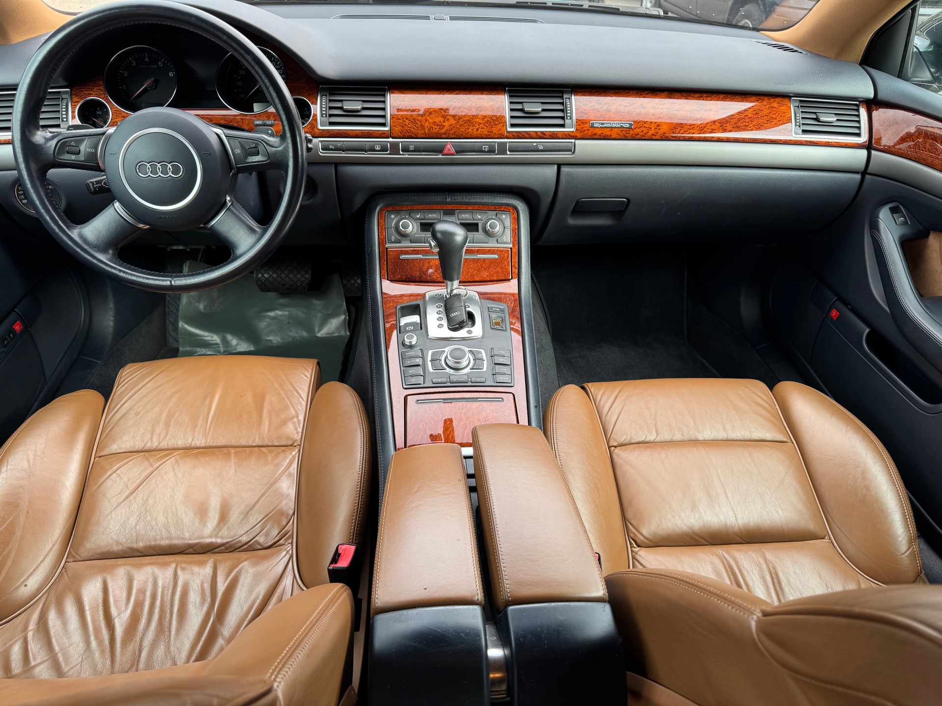 AUDI A8 4.2 quattro tiptronic-image-12