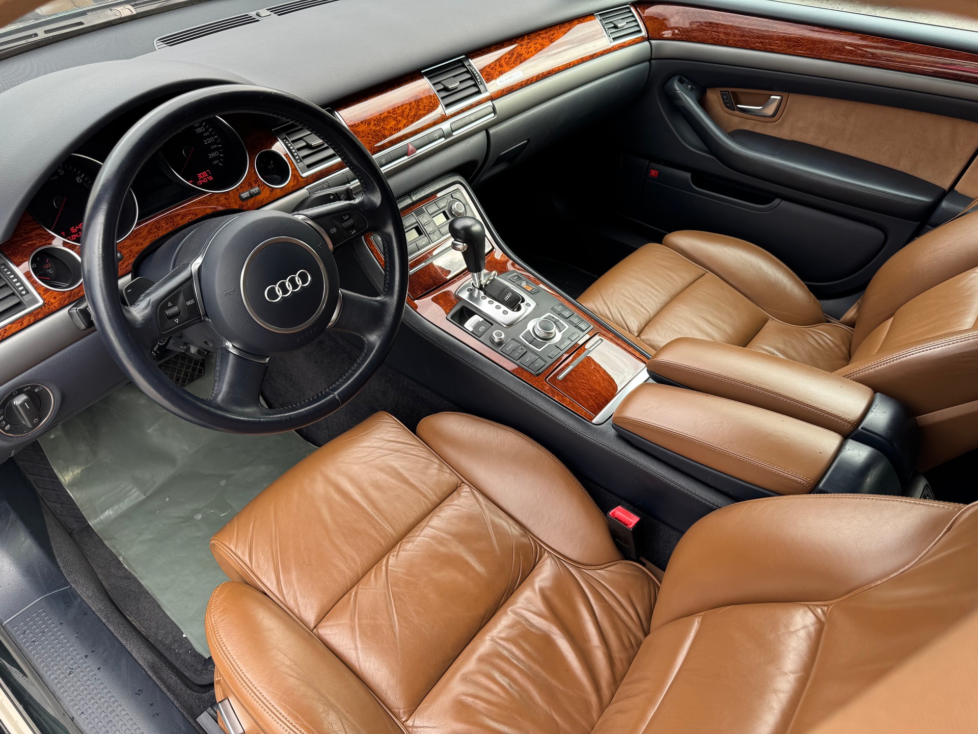 AUDI A8 4.2 quattro tiptronic-image-10
