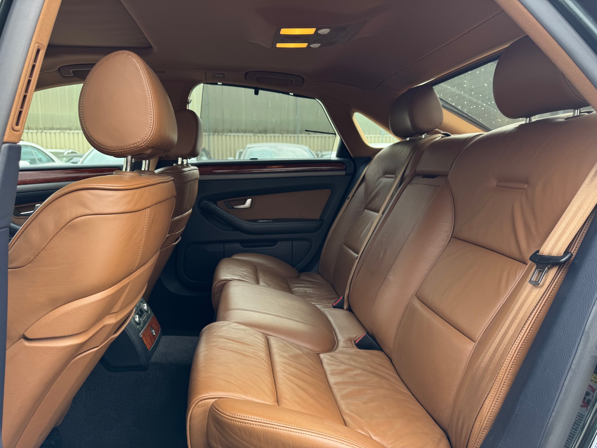 AUDI A8 4.2 quattro tiptronic-image-11
