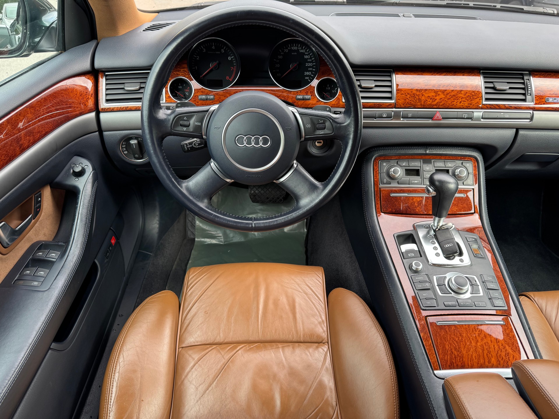 AUDI A8 4.2 quattro tiptronic-image-13