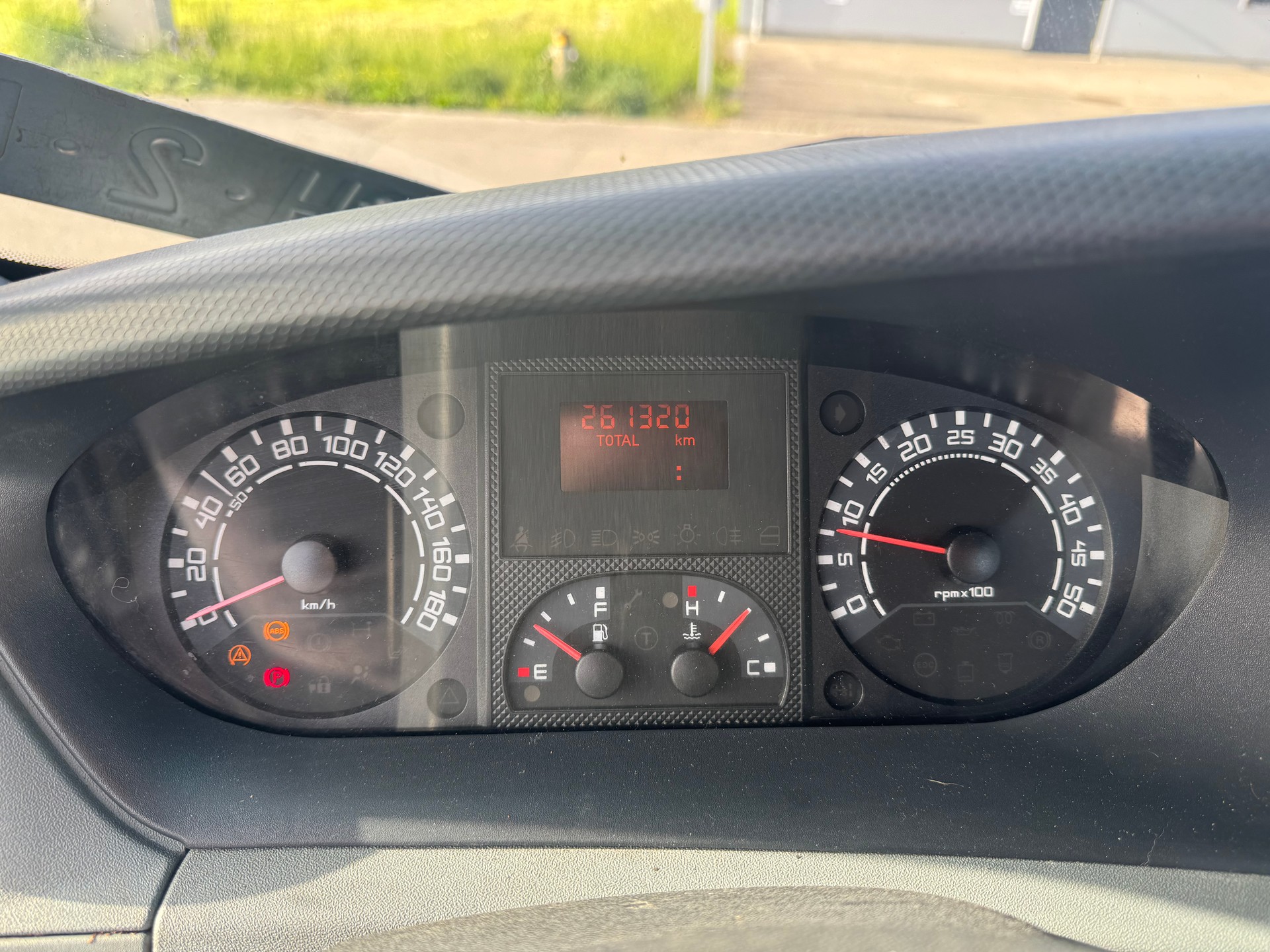 IVECO 35 12 Transporter-image-9