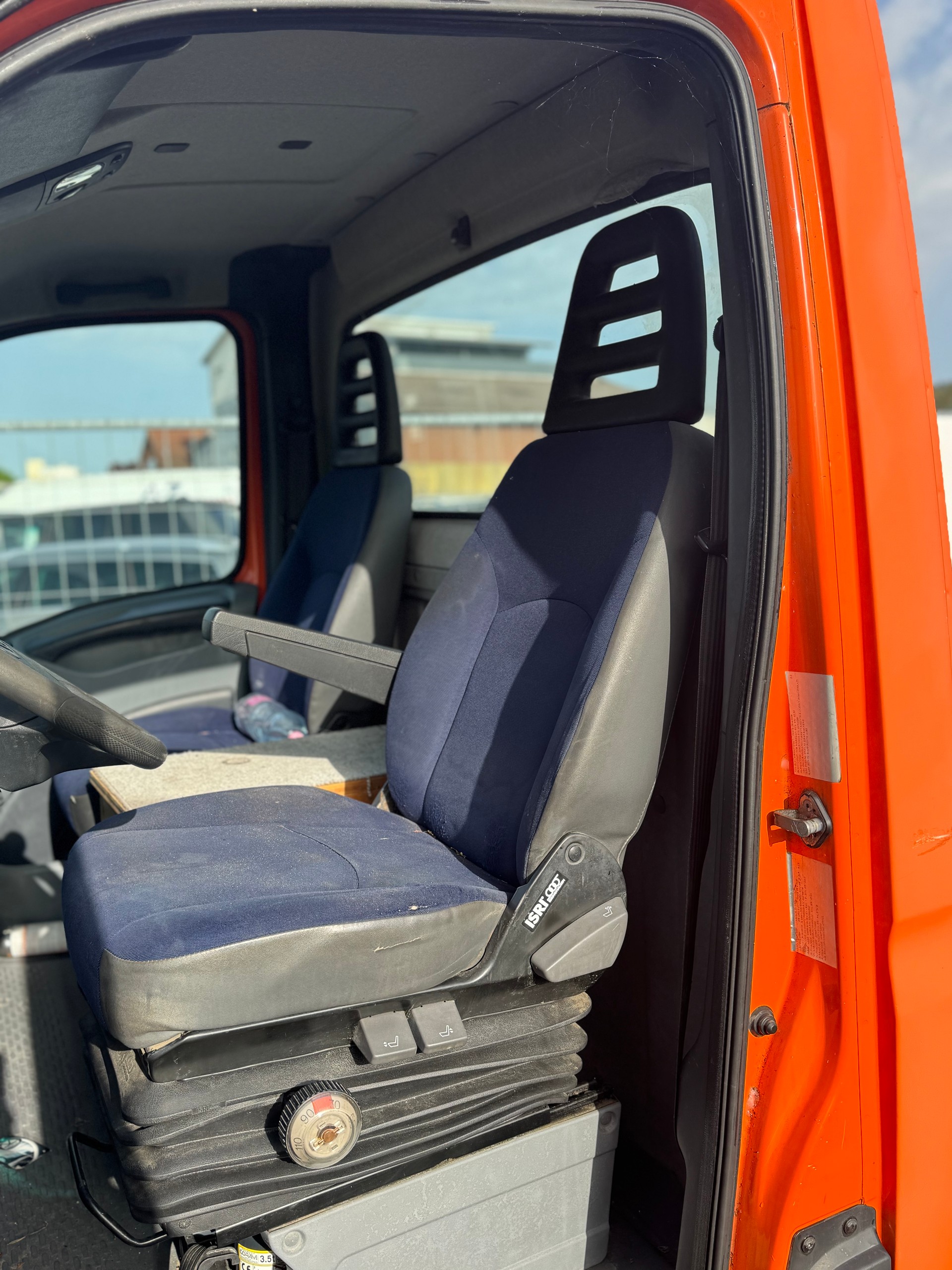 IVECO 35 12 Transporter-image-7