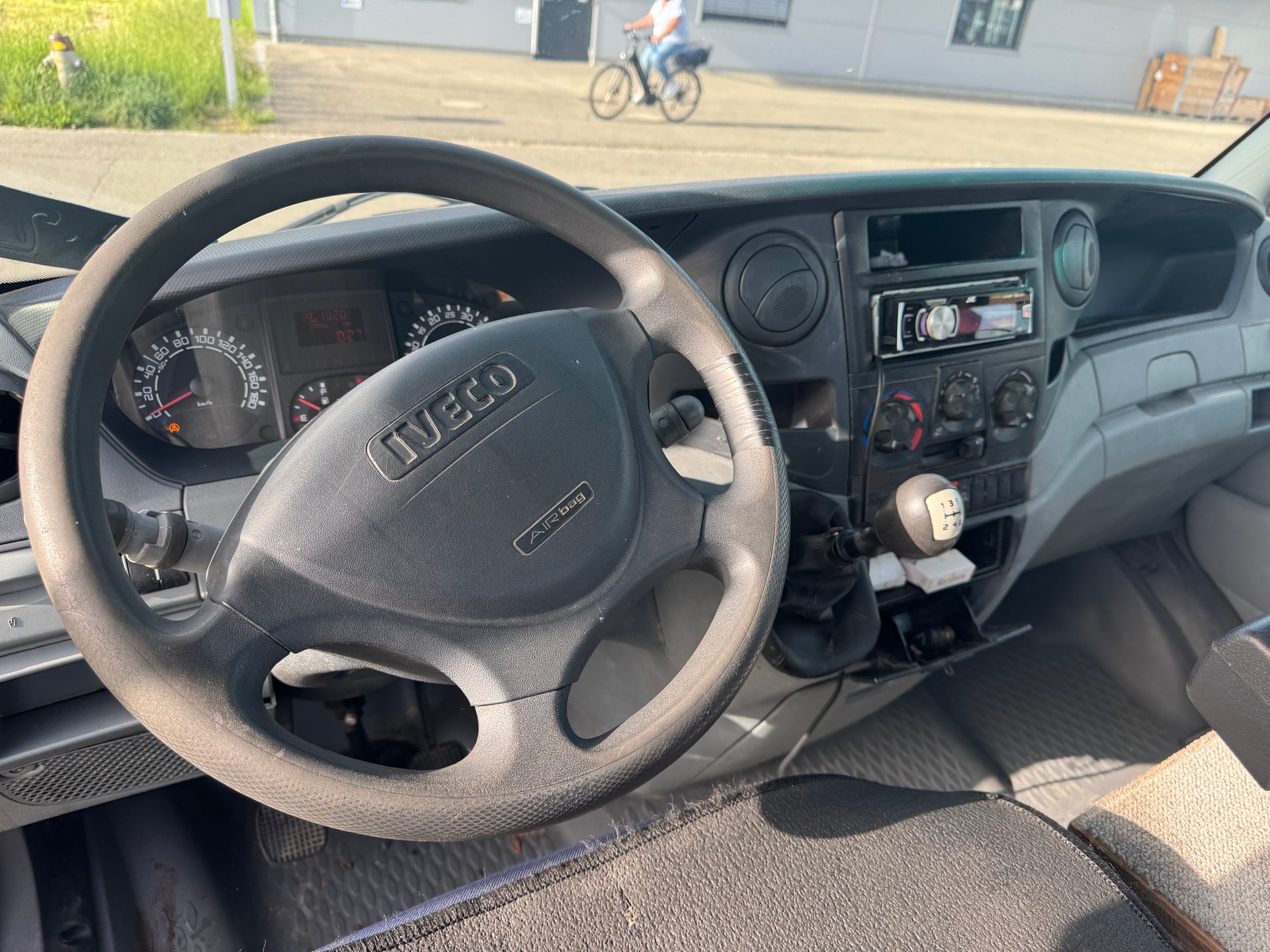 IVECO 35 12 Transporter-image-8