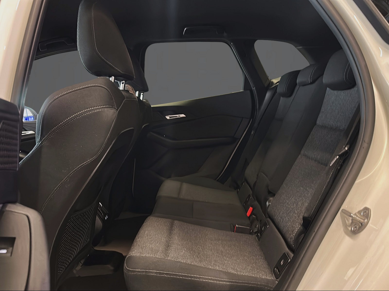 BMW 218d Active Tourer DKG-image-11
