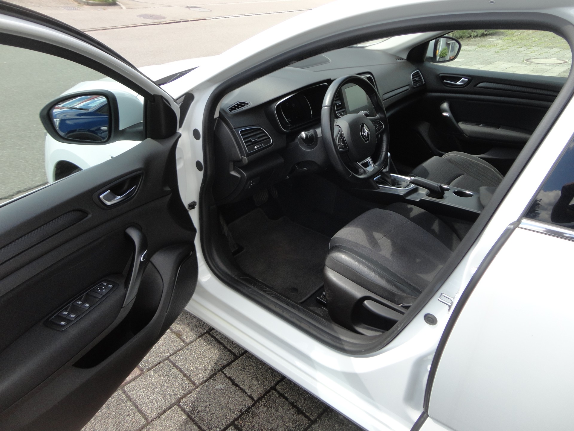RENAULT Mégane Grandtour 1.5 dCi Business EDC-image-8