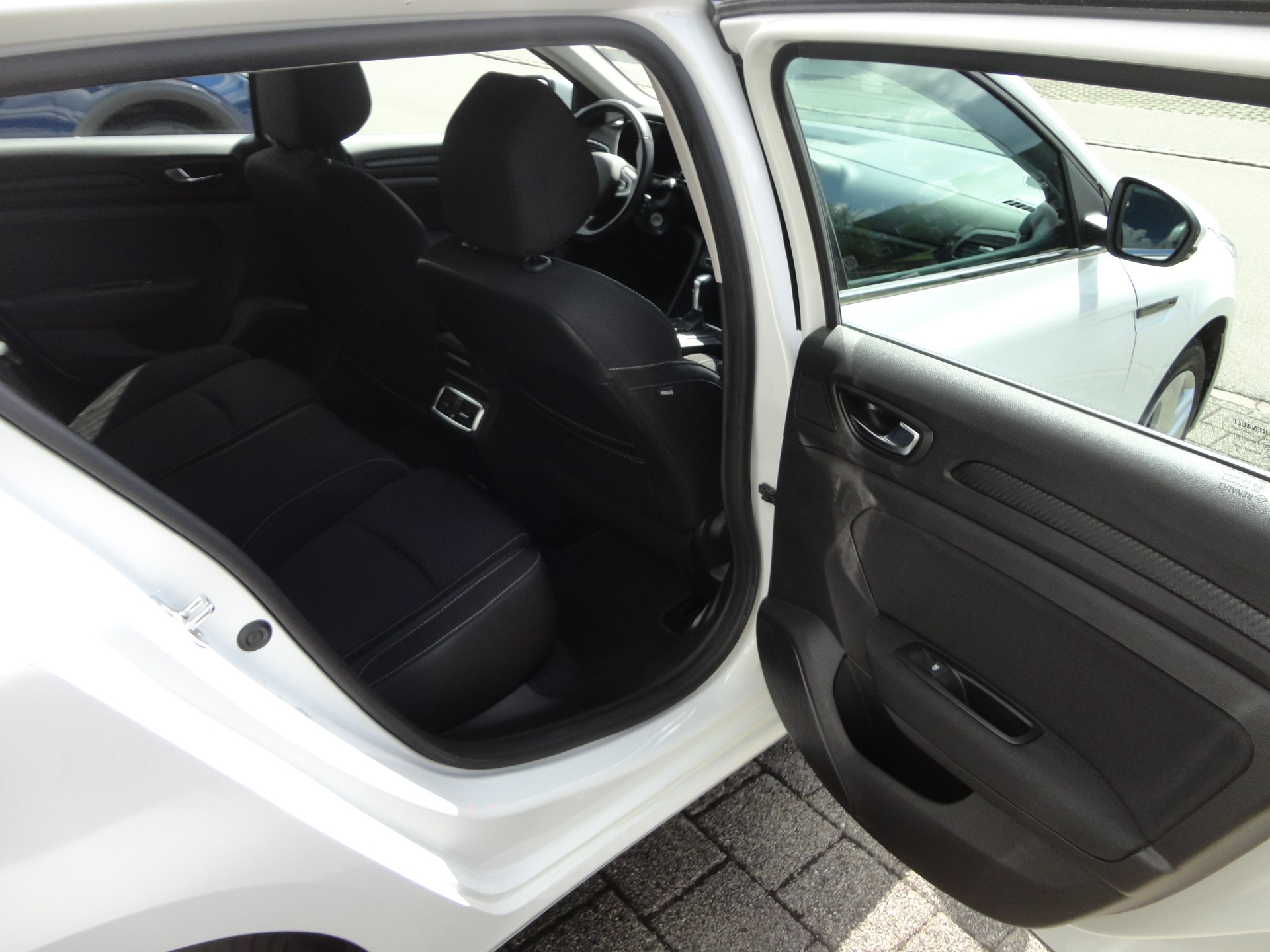 RENAULT Mégane Grandtour 1.5 dCi Business EDC-image-11