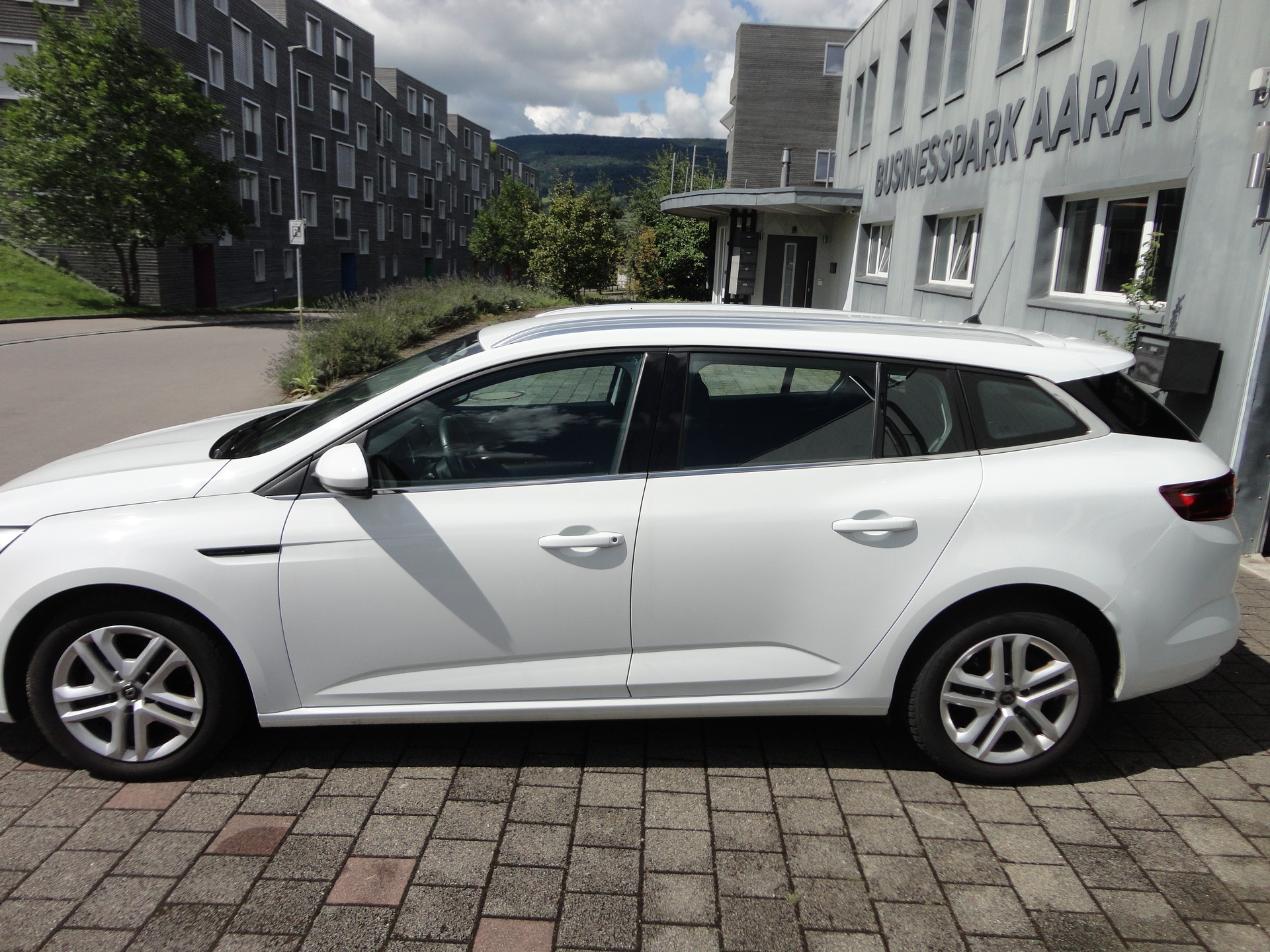 RENAULT Mégane Grandtour 1.5 dCi Business EDC-image-1