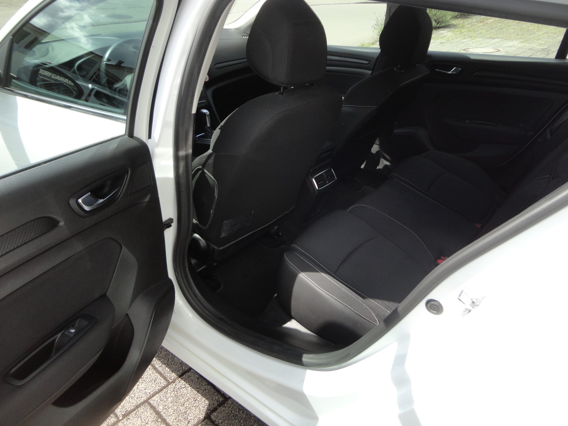 RENAULT Mégane Grandtour 1.5 dCi Business EDC-image-9