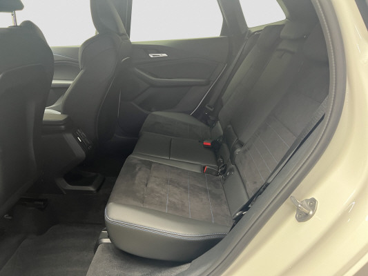 BMW 218i Act. Tour. M Sport-image-9