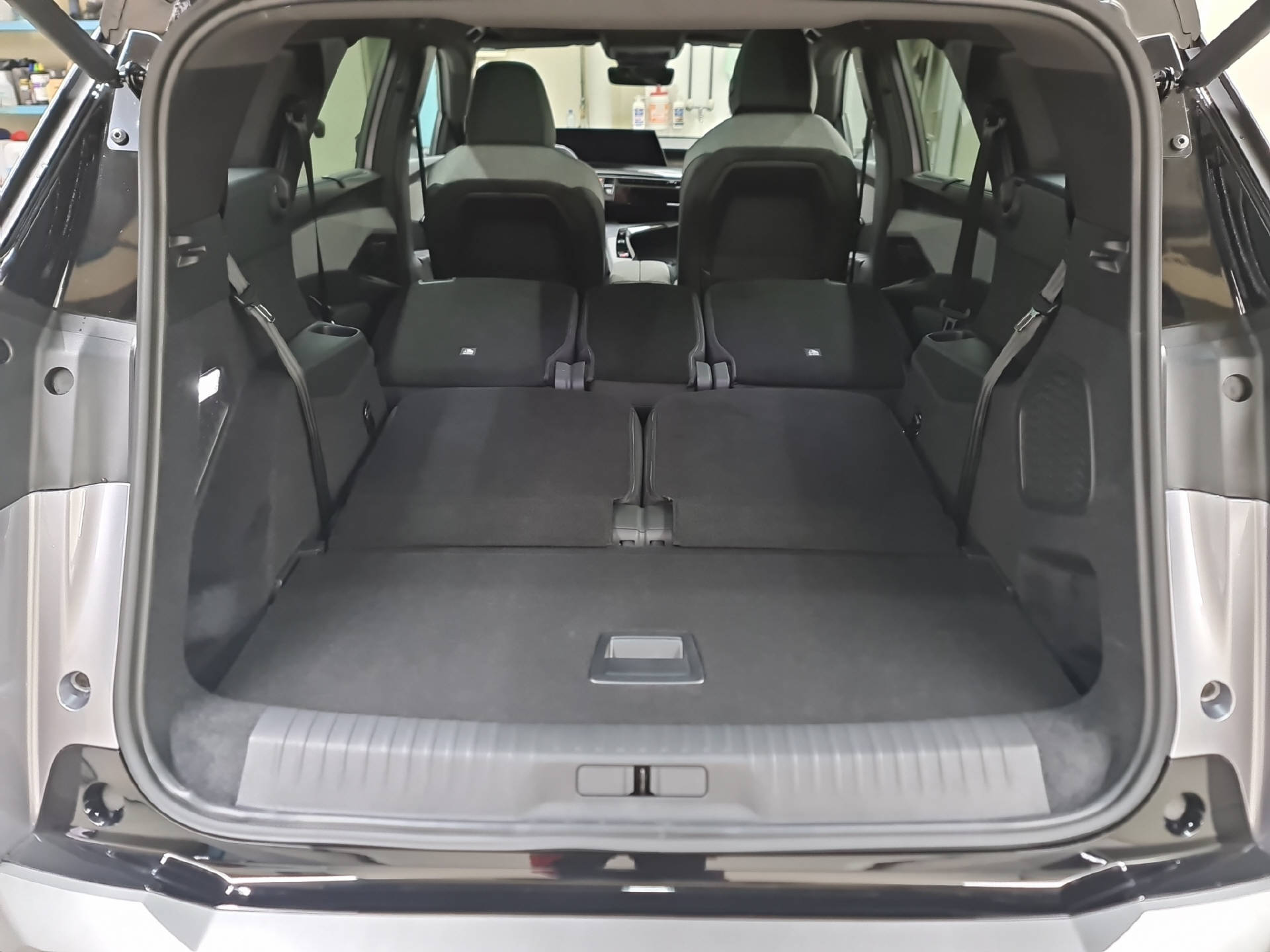 PEUGEOT E-5008 Launch Edition AWD-image-14