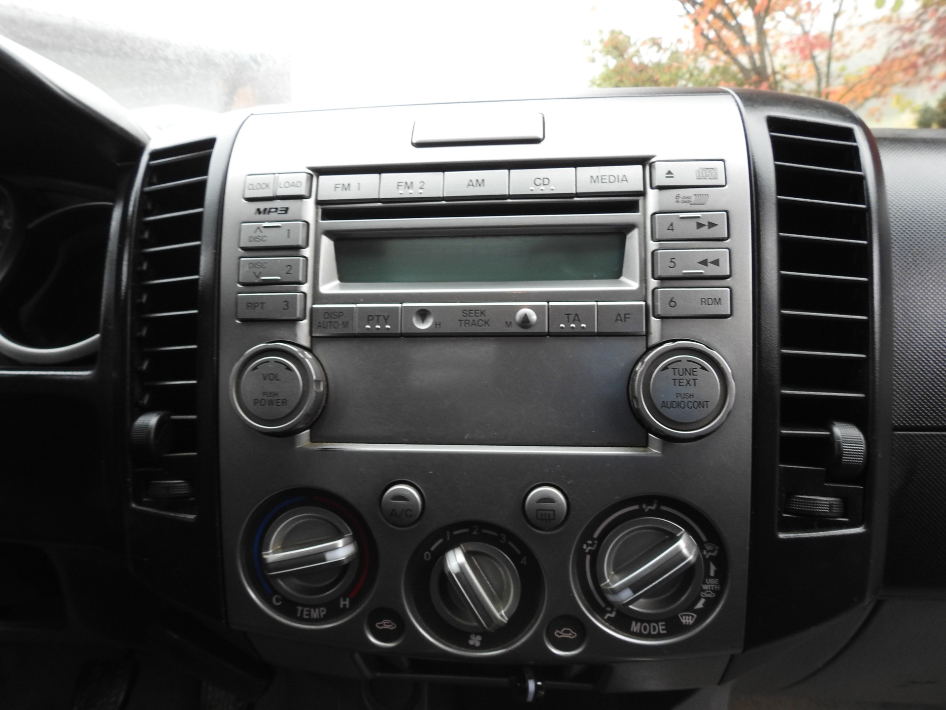 MAZDA BT-50 2.5 CD Tornado 4x4-image-19