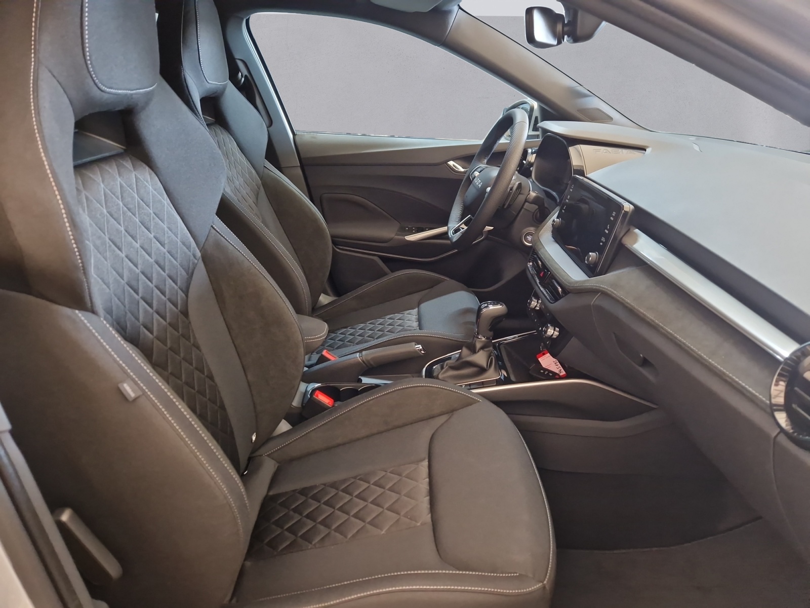 SKODA Fabia 1.0 TSI Dynamic DSG-image-11
