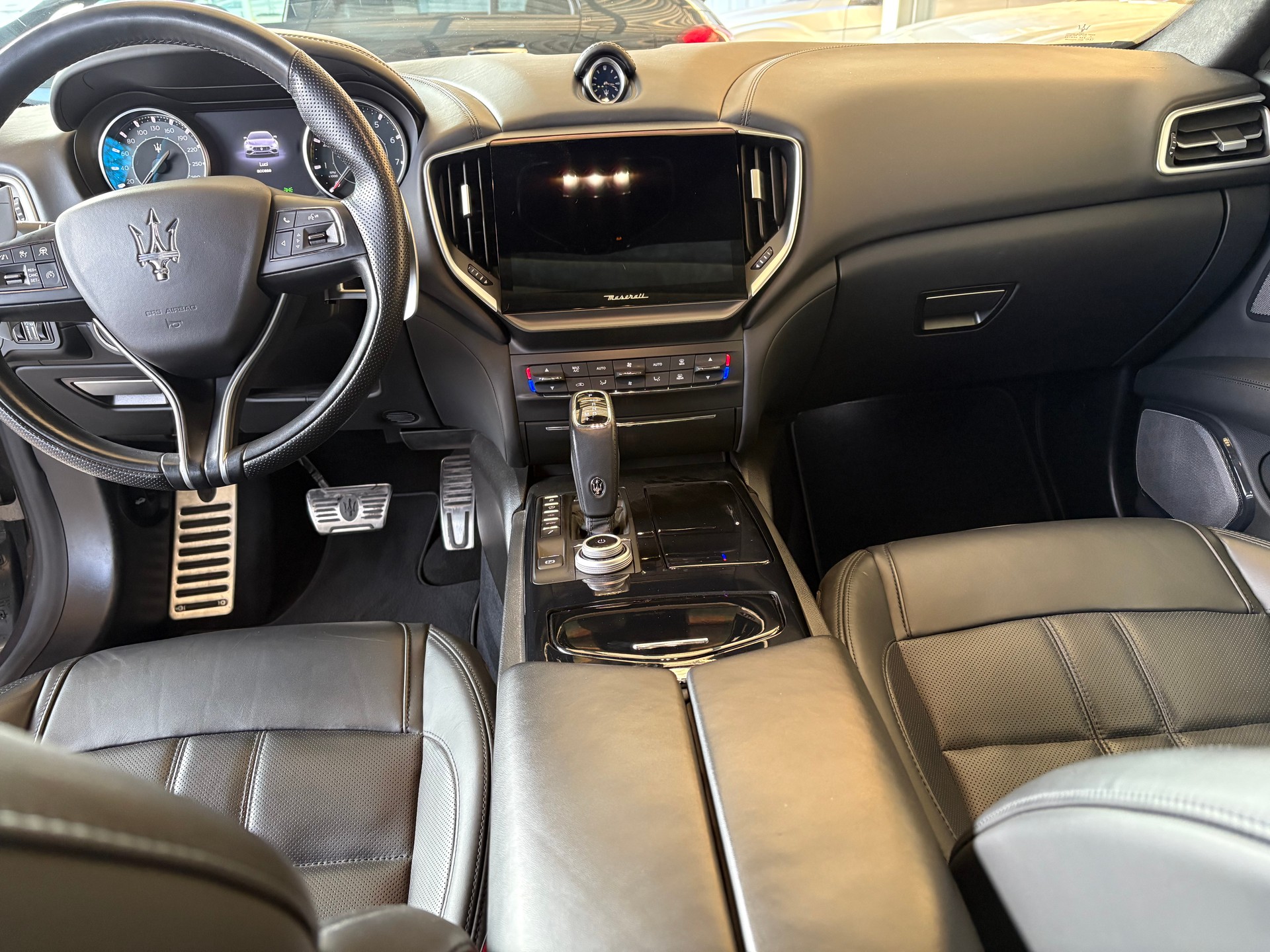 MASERATI Ghibli 3.0 V6 Modena Alcantara-image-9