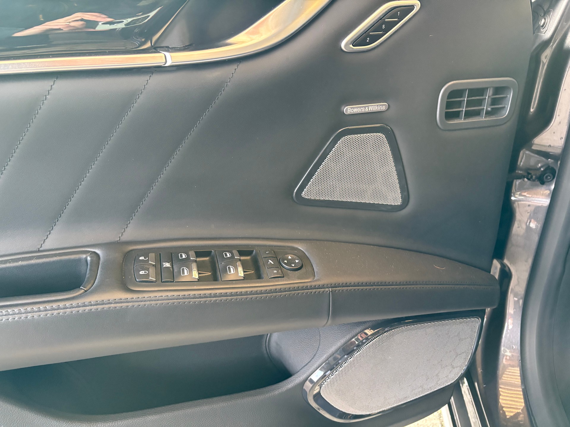 MASERATI Ghibli 3.0 V6 Modena Alcantara-image-11