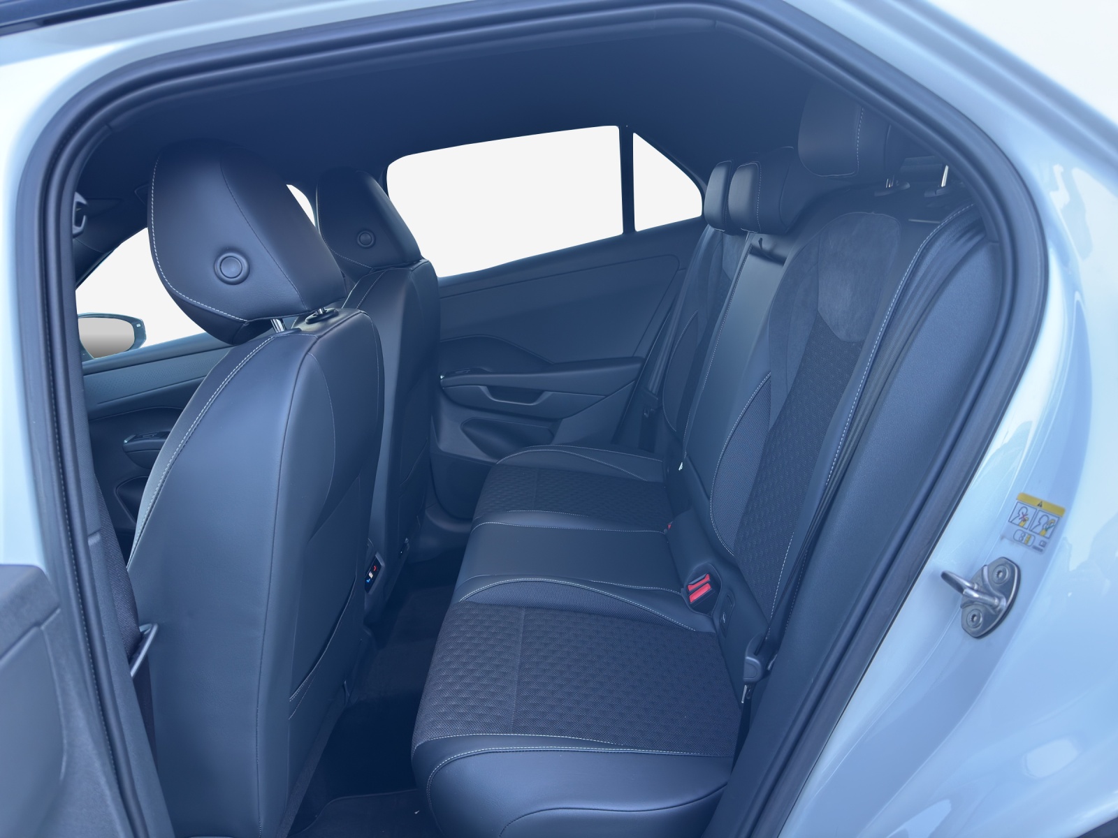 VW T-Roc 1.5 eTSI mHEV R-Line DSG-image-10
