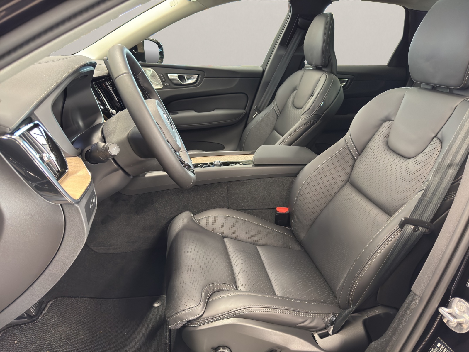 VOLVO XC60 2.0 T8 TE Ultra Dark eAWD-image-8