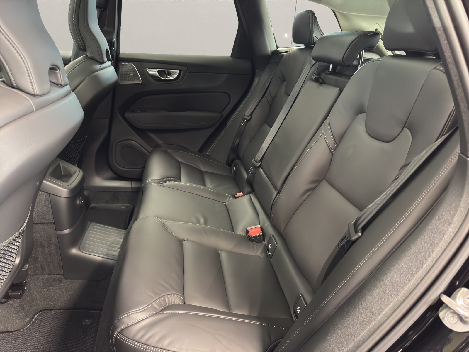 VOLVO XC60 2.0 T8 TE Ultra Dark eAWD-image-12