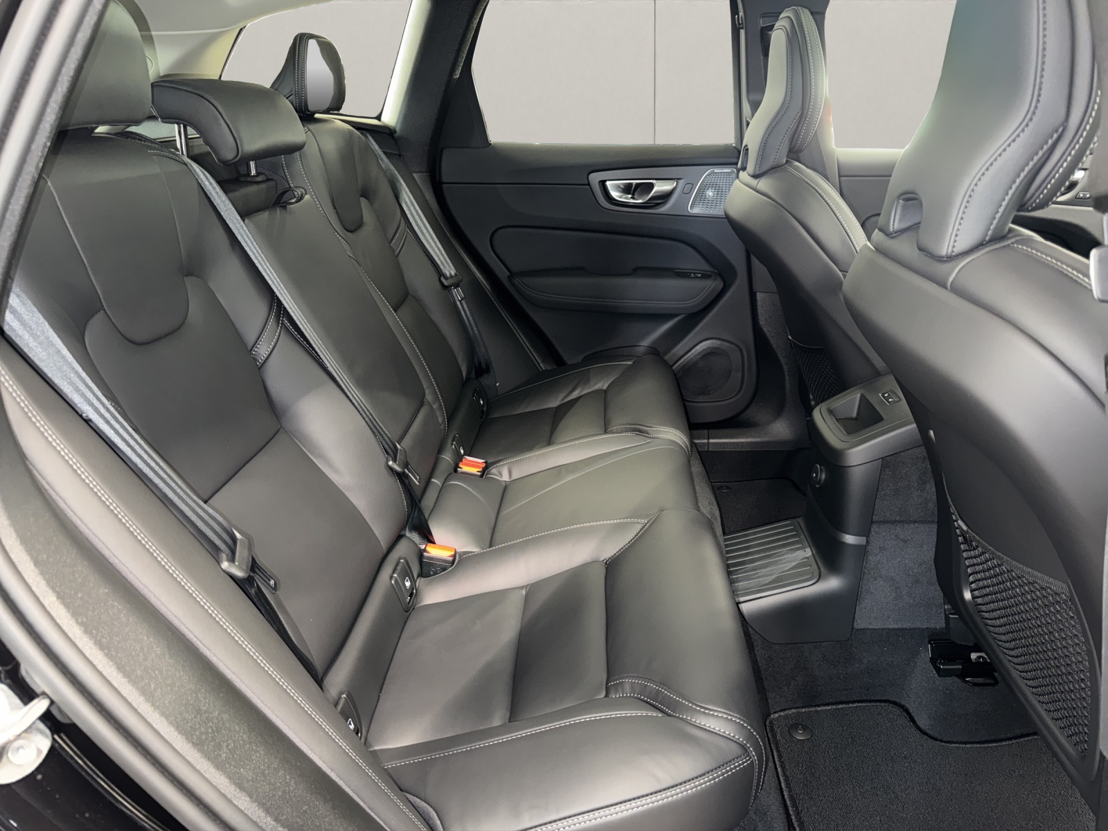 VOLVO XC60 2.0 T8 TE Ultra Dark eAWD-image-11