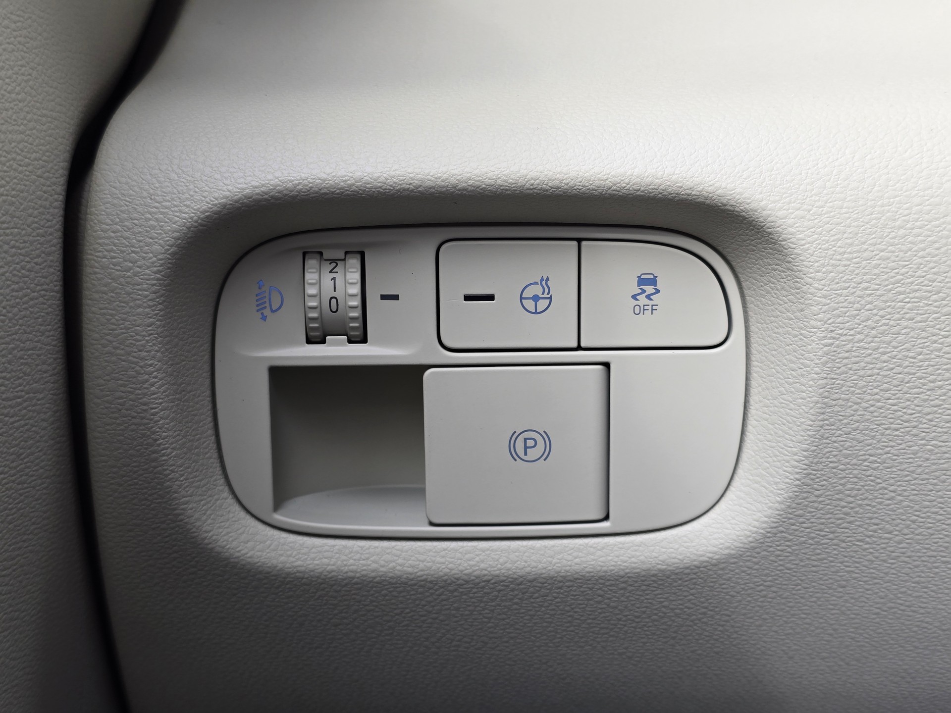 HYUNDAI Inster 49kWh Amplia-image-5