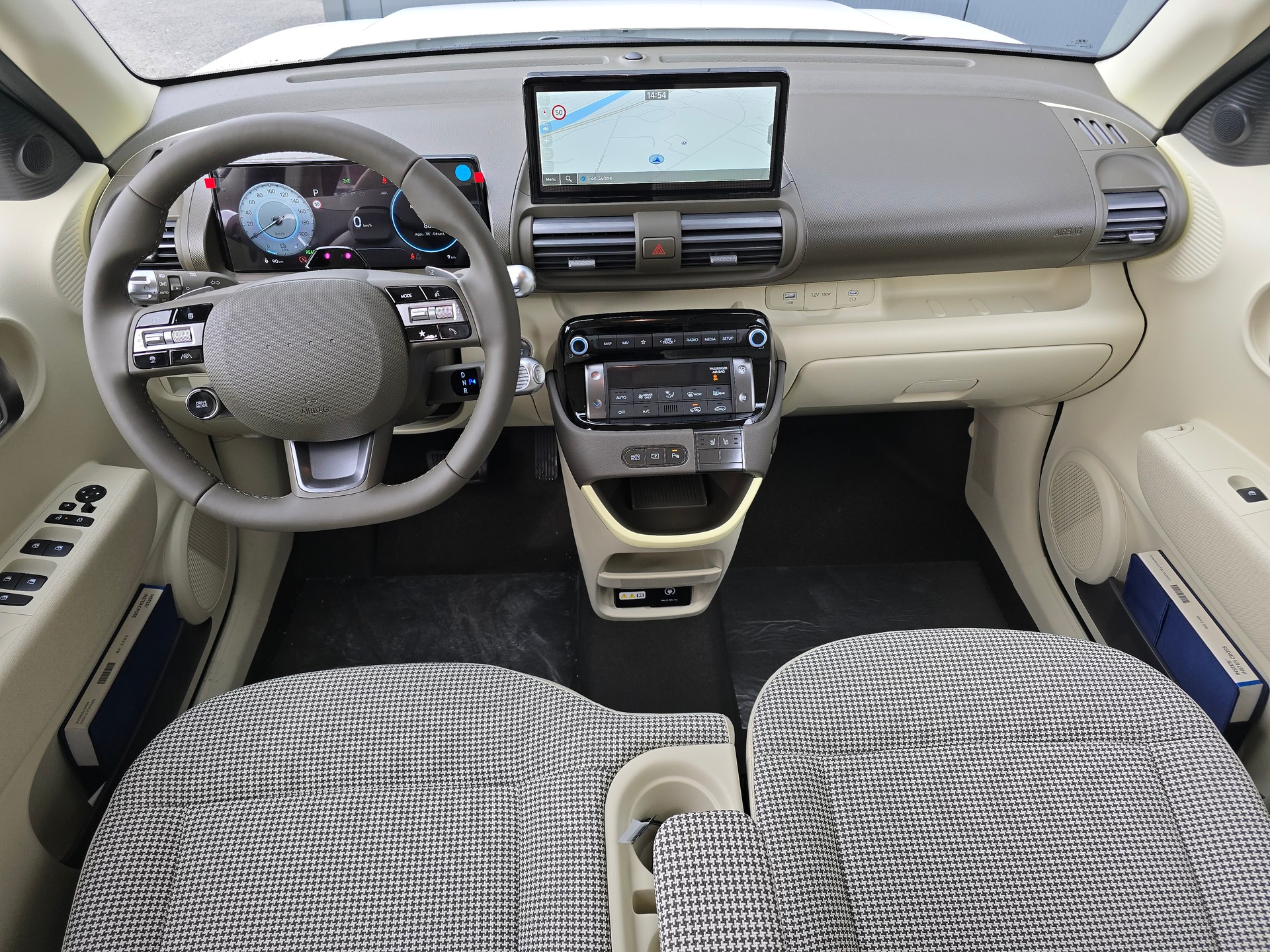 HYUNDAI Inster 49kWh Amplia-image-3