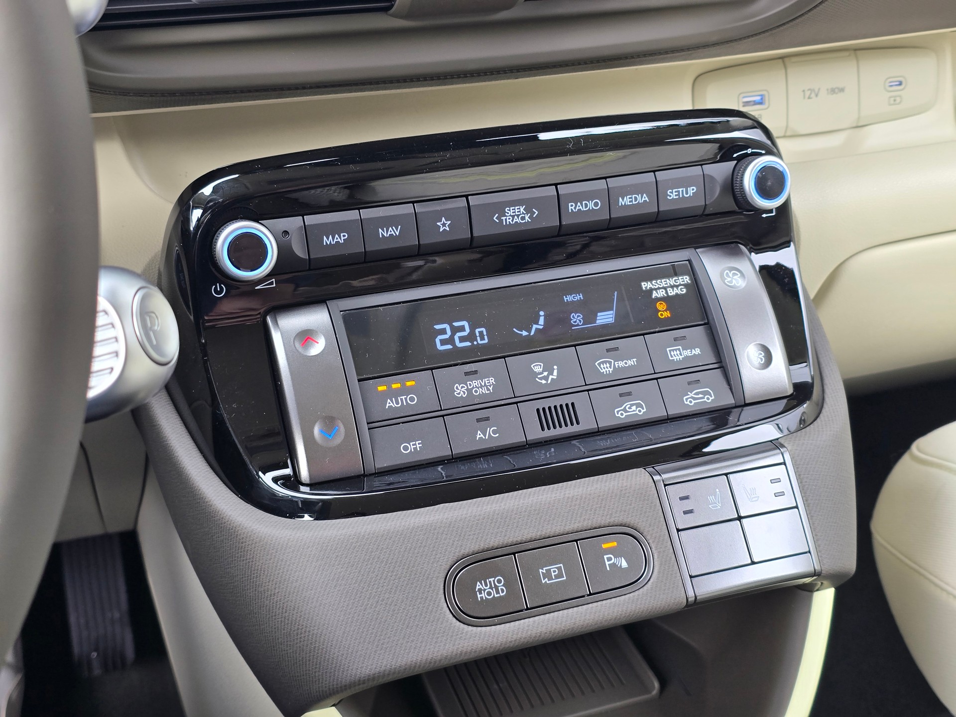HYUNDAI Inster 49kWh Amplia-image-7