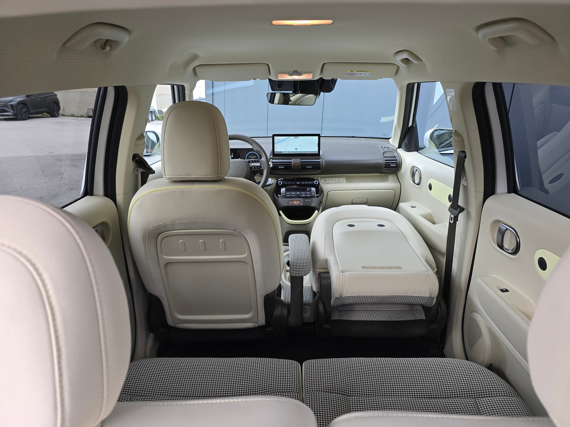 HYUNDAI Inster 49kWh Amplia-image-9