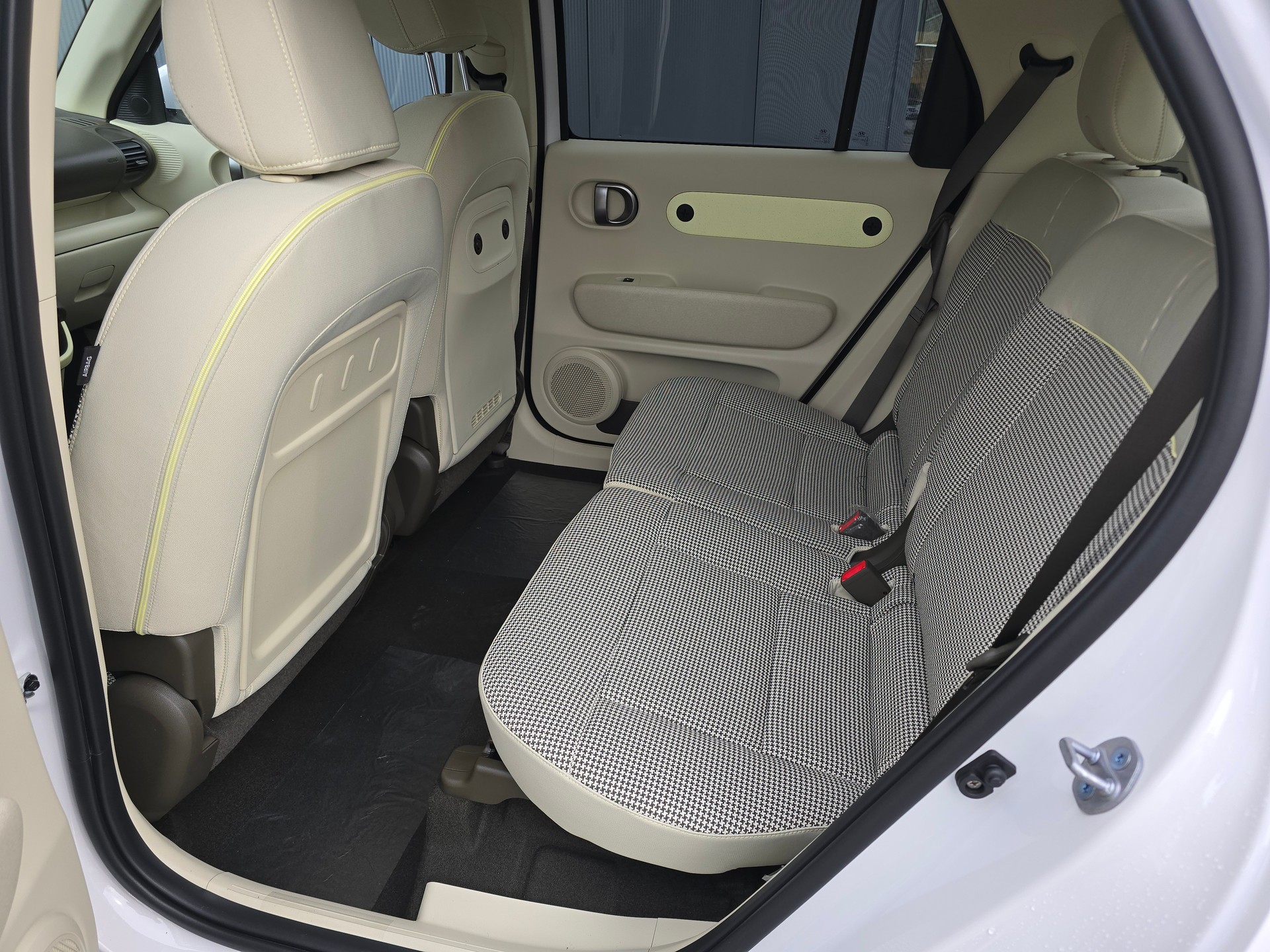 HYUNDAI Inster 49kWh Amplia-image-8