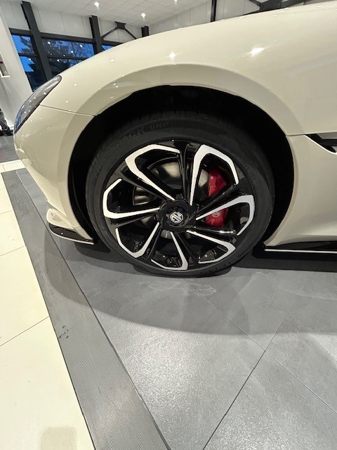 MG Cyberster 77kWh 4WD-image-3