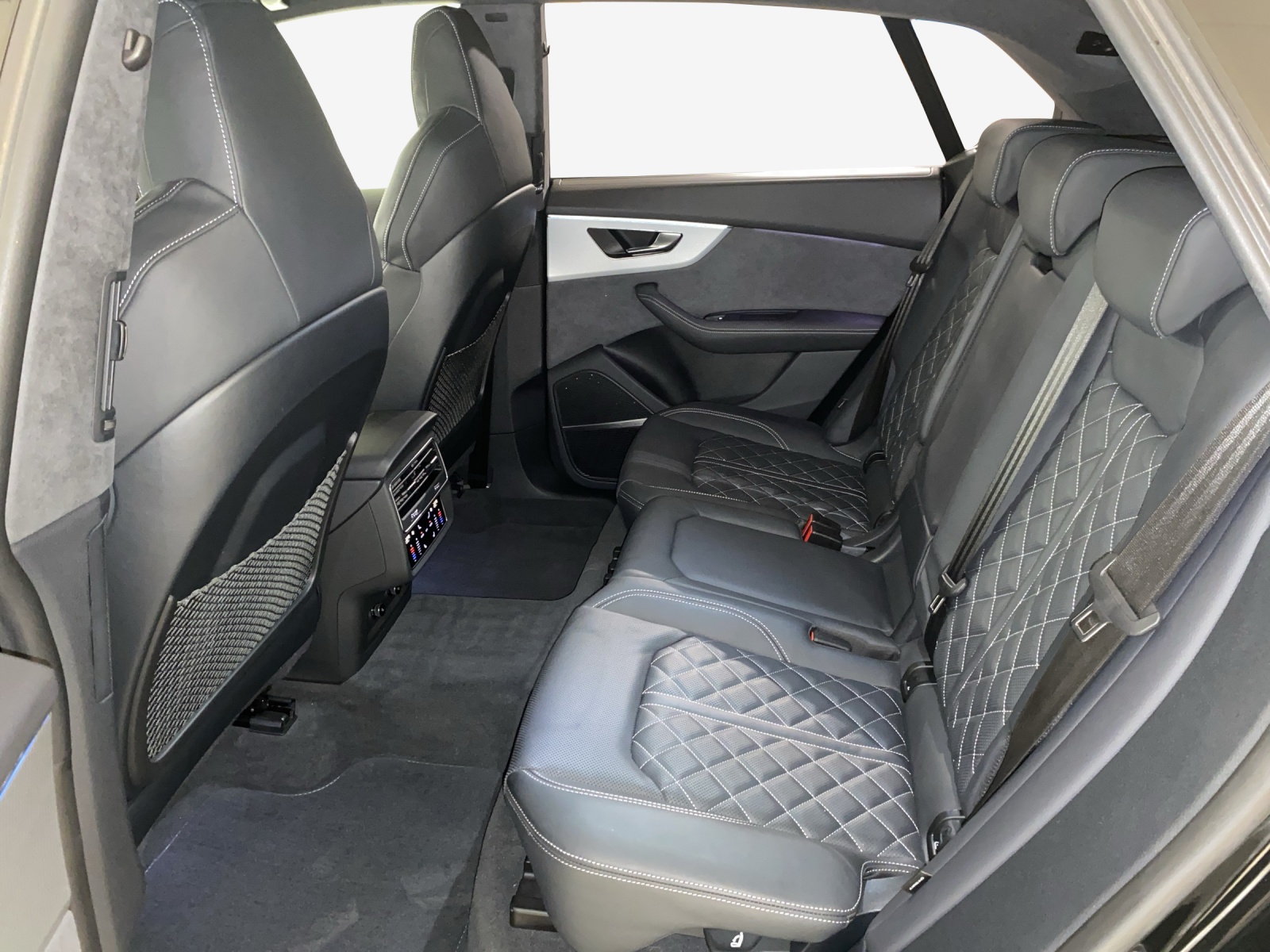 AUDI SQ8 SUV TFSI quattro tiptronic-image-11